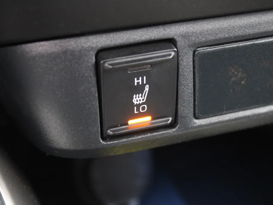 Mazda 2 Hybrid 1.5 Select | 16' LM | Stoel- & stuurverwarming | HUD | Camera | Dodehoek sensor |