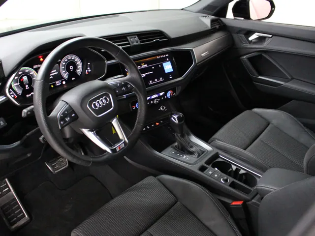 Audi Q3 Sportback 45 TFSI 245PK S-Line S-Tronic Navigatie | 360 camera | Gunner Velgen | Stoelverwarming