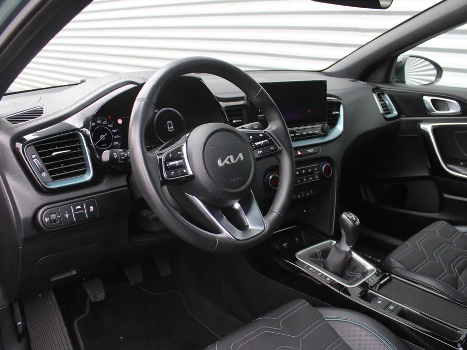 Kia Ceed 1.0 T-GDi Design Edition | Stuur-/stoelverwarming | Cruise | Camera | 16' LM | Dodehoekdetectie | JBL audio | LED |