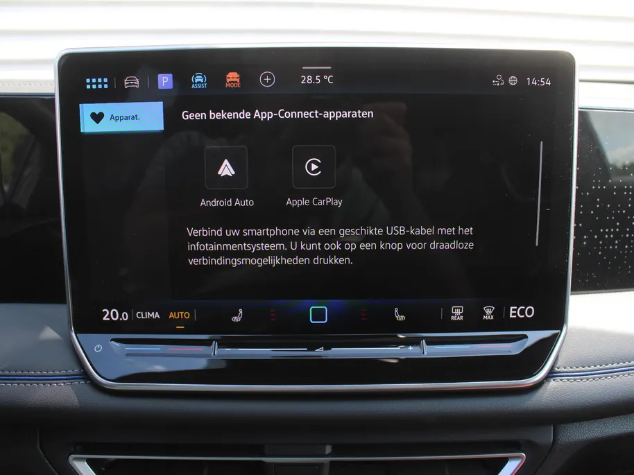 Volkswagen Tiguan 1.5 eHybrid R-Line Edition | Elek. trekhaak | Schuifdak | Stuur-/stoelverwarming + massage | Camera | 20' LM | HUD | LED | Dodehoek detectie | Nieuwstaat | BTW auto |