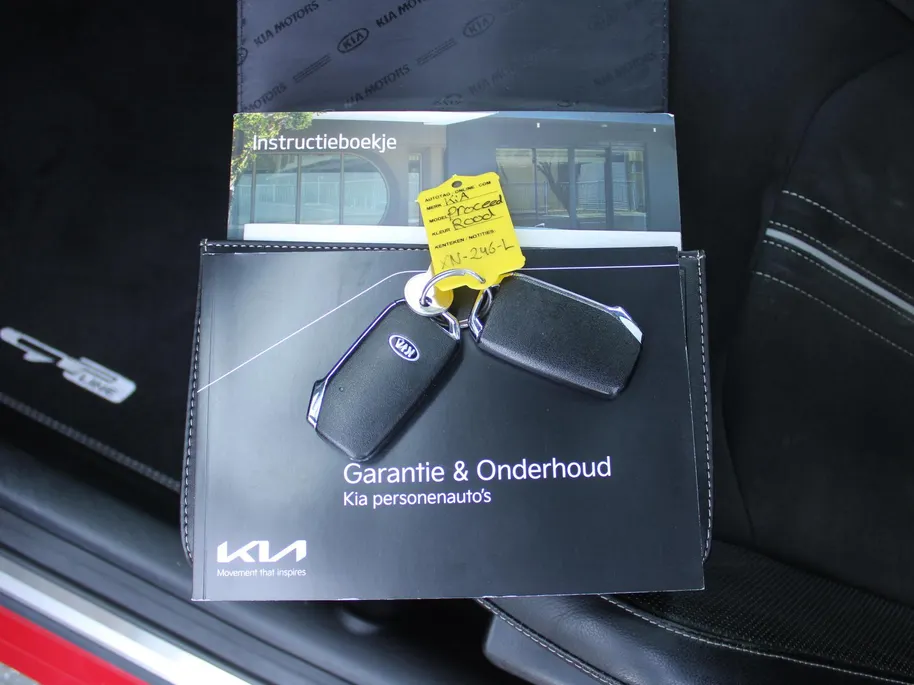 Kia ProCeed 1.4 T-GDI GT-Line | Trekhaak | Stuur-/stoelverwarming | Schuifdak | Camera | Cruise | Navi | 17" LM | Clima | LED |