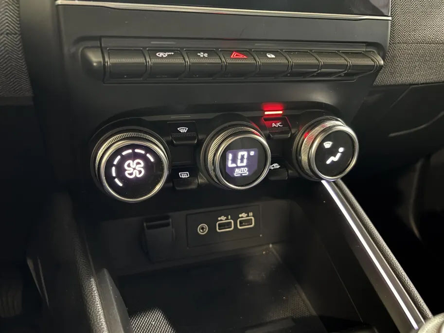Renault Clio 90PK TCe GPF Techno | 9,3' Navi | Climate Control | Digital Cockpit | Camera | Parkeersensoren | Apple CarPlay/Android Auto | Full LED | Lichtemetalen Velgen | Licht & Regen Sensor |