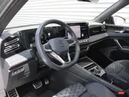 Volkswagen Tiguan 1.5 eHybrid R-Line Edition | Elek. trekhaak | Schuifdak | Stuur-/stoelverwarming + massage | Camera | 20' LM | HUD | LED | Dodehoek detectie | Nieuwstaat | BTW auto |