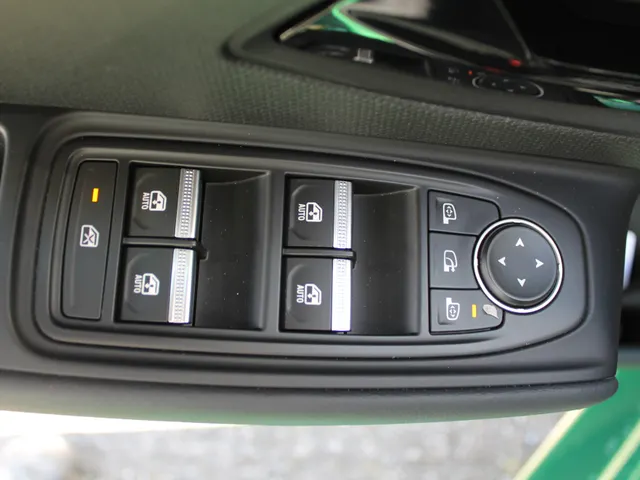 Renault Clio 1.8 Hybrid 160 AUT techno | Navigatie | Adaptive Cruise | Achterspoiler | Stoelverwarming | DEMONSTRATIE AUTO, VRAAG NAAR BESCHIKBAARHEID |