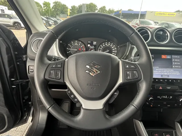 Suzuki Vitara 1.4 B.jet Style Smart Hybrid | Panoramadak | All Seasons