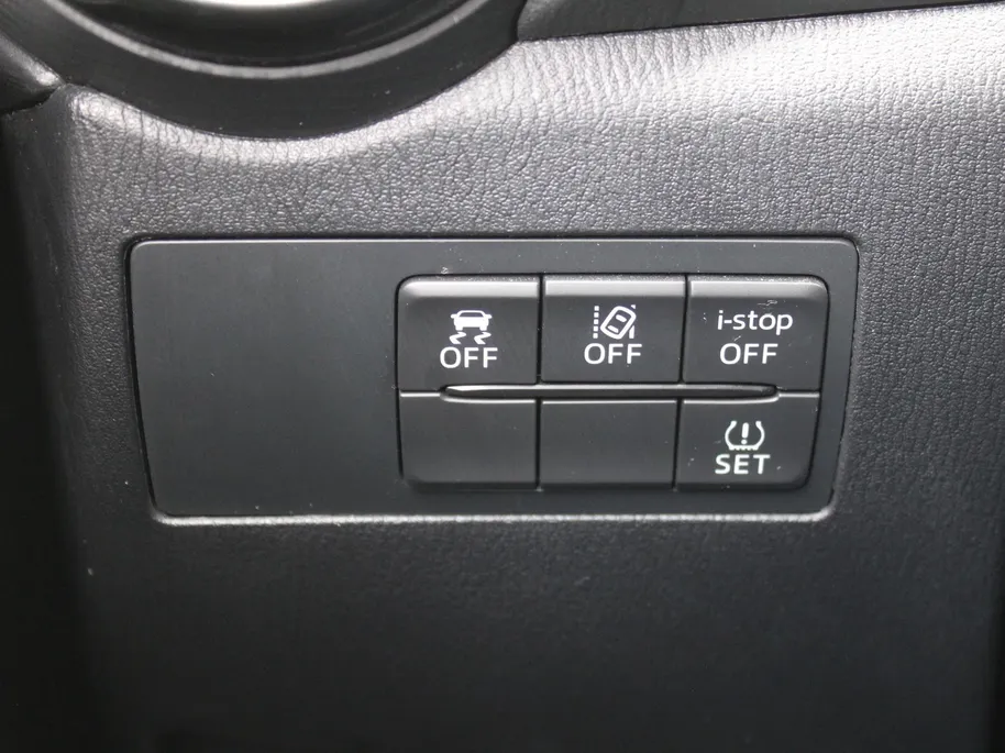 Mazda 2 1.5 Skyactiv-G GT-M | Trekhaak | Camera | Stoelverwarming | 16' LM | Navi | Cruise | Clima | Dodehoek detectie | LED | HUD |