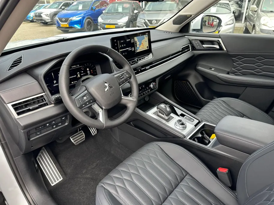 Mitsubishi Outlander 2.4 PHEV Instyle | 6000 EURO KORTING | NU DIRECT LEVEBAAR | 8 JAAR GARANTIE |