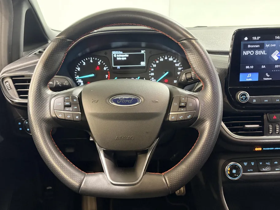 Ford Fiesta 95PK EcoBoost ST-Line | Keyless | Lichtmetalen Velgen | Climate Control | Apple CarPlay/Android Auto | LED Dagrijverlichting | Cruise Control | Armsteun | Elektrische Ramen & Spiegels |