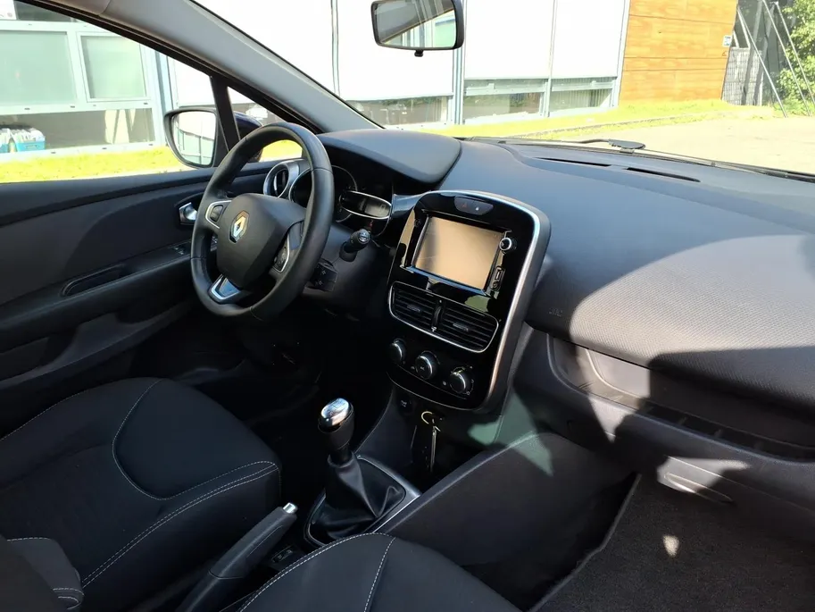 Renault Clio 0.9 TCe Limited navi , airco , trekhaak , lm velgen , parkeersensor , tel , usb .