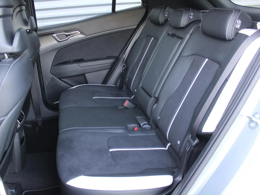 Kia Sportage 1.6 T-GDi Hybrid GT-Line | Trekhaak | Stuur-/stoelverwarming | Elek. stoelverstelling + achterklep | Schuifdak | 18" LM | Cruise adapt. | Camera |