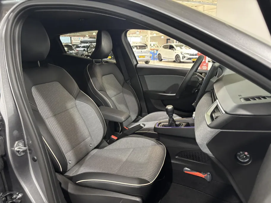 Renault Clio 90PK TCe GPF Techno | 9,3' Navi | Climate Control | Apple CarPlay/Android Auto | Camera | Cruise Control | Parkeersensoren | Full LED | Lichtmetalen Velgen | Digital Cockpit | Licht & Regen Sensor |