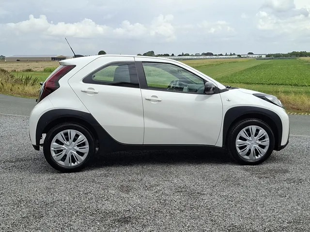 Toyota Aygo X 1.0 VVT-i MT Play NL-auto | CAMERA | CRUISE | rijklaarprijs !!
