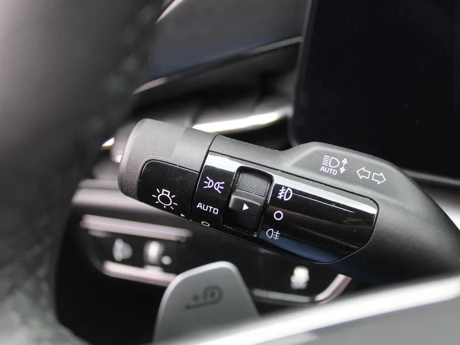 Kia Niro EV Edition Advanced 64.8 kWh | Stuur-/stoelverwarming | Elektr. stoelverstelling | Camera | Cruise adapt. | 17'LM | Clima | 17% bijtelling |