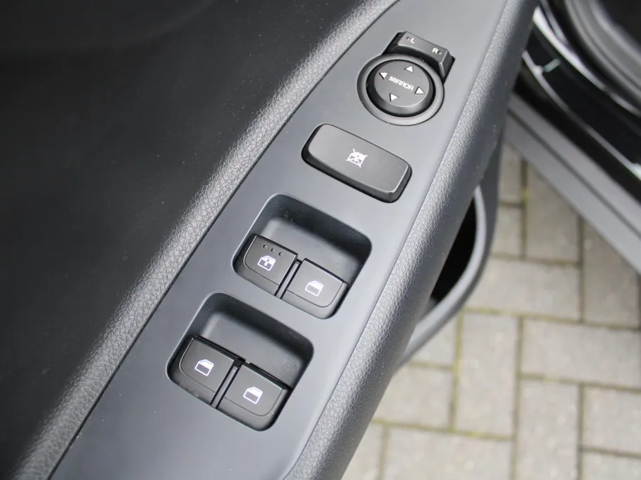 Kia Stonic 1.0 T-GDi MHEV DynamicLine | Camera | Clima | Cruise | Navi | 15' LM | LED | PDC | Apple Carplay/Android Auto |