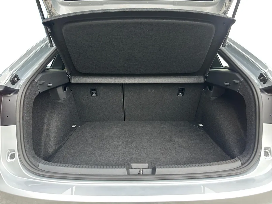 Volkswagen Taigo 1.0 TSI R-Line | Digital Cockpit | Camera | Adaptive Cruise Control | Apple CarPlay & Android Auto | LMV | Climate Control | Parkeersensoren | Verwarmde Spiegels | Bovag garantie | NAP