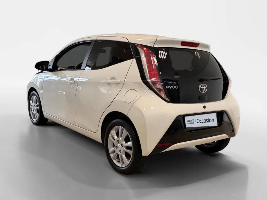Toyota Aygo 1.0 X-JOY | NAVI | CAMERA | DEALERONDERHOUDEN |