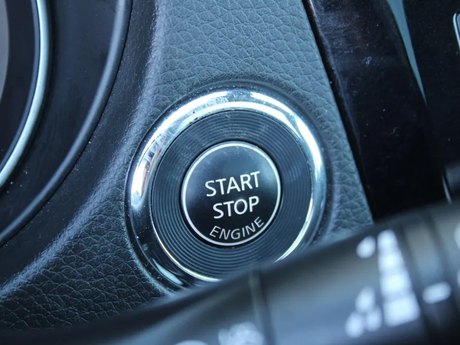 Nissan QASHQAI 1.2 Tekna | Trekhaak | 360 Camera | Pano dak | Stoel-/voorruitverwarming | Dodehoek detectie | Elek. stoelverstelling | Clima | 19' LM | 1e eigenaar |