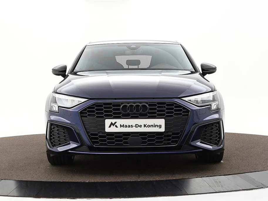 Audi A3 Sportback 35 TFSI 150pk S-tronic S edition · Apple/Android Car Play · Navigatie · Elek. Achterklep · P-Sensoren · Cruise Control · Zwart Optiek · 19'' Inch ·