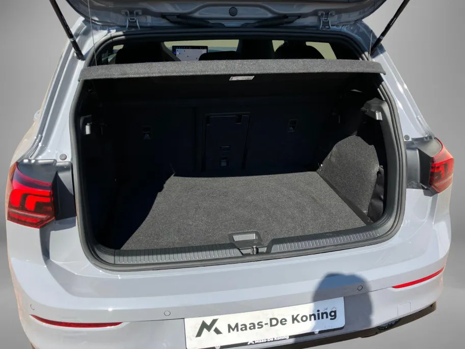 Volkswagen Golf 1.5eTSI/150PK R-Line DSG · Panoramadak · Apple/Android Car Play · Harman/Kardon sound · Camera · Garantie t/m 11-11-2030 of 100000km.