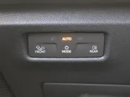 Volkswagen Tiguan 1.5 eHybrid R-Line Edition | Elek. trekhaak | Schuifdak | Stuur-/stoelverwarming + massage | Camera | 20' LM | HUD | LED | Dodehoek detectie | Nieuwstaat | BTW auto |
