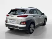 Hyundai Kona EV Comfort 64 kWh | Warmtepomp | 100% SOH | Adaptive cruise control | Apple Carplay & Android Auto | Achteruitrijcamera | Parkeersensoren achter | Keyless entry | DAB radio |