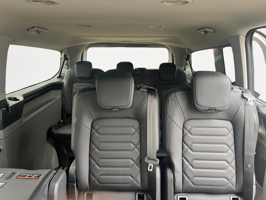 Ford Tourneo Custom E-Tourneo 340 L2H1 Titanium X 8 persoons | TE BESTELLEN AUTO | Lederen interieur | Navigatie | Parkeersensoren voor en achter | 19' LM velgen| Automatische airco 3-zones