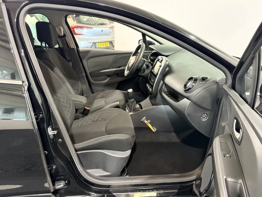 Renault Clio 90PK TCe Limited | Airco | Navi | Parkeersensoren | Cruise Control | Bluetooth | Lichtmetalen Velgen | Keyless Entry | Elektrische Ramen & Spiegels | Armsteun |