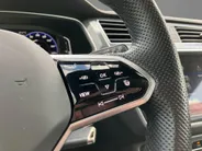 Volkswagen Tiguan 1.5TSI/150PK R-Line DSG · Panoramadak · Harman Kardon sound · Apple/Android Car Play · Camera + Parkeersensoren