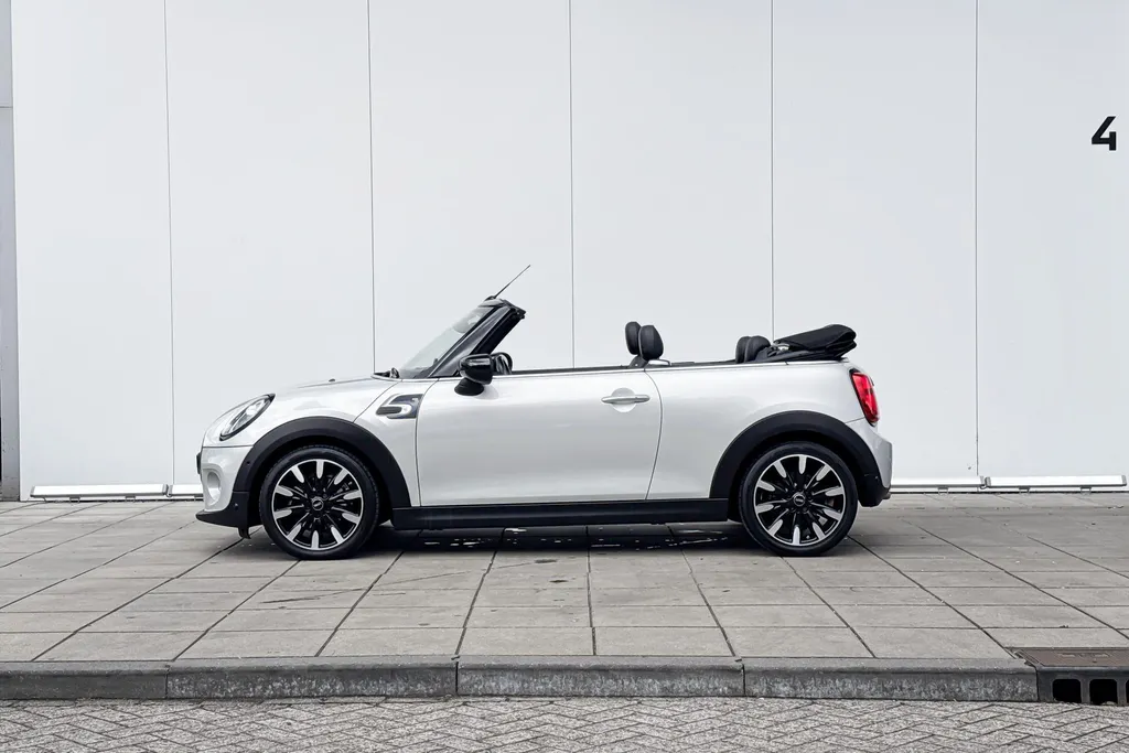 MINI Cooper Cabrio 1.5 Cooper Sidewalk Edition