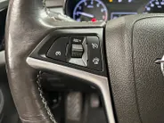 Opel Mokka X 1.4 Turbo 120 Jaar Edition | All-Seasonbanden | Apple Carplay / Android Auto | Parkeersensoren Voor + Achter | Camera Achter | Lichtsensor | Cruise Control | 17' Lichtmetalen Velgen