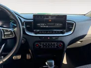 Kia XCeed 1.6 GDi PHEV Design Edition | Apple Carplay / Android Auto | Navigatiesysteem | Licht + Regensensor | Elektrisch Schuif / Kanteldak | Parkeersensoren Voor + Achter | Parkeercamera Achter | Dodehoekdetectie | Rijstrooksensor + Correctie | 18'Lichtmetalen V