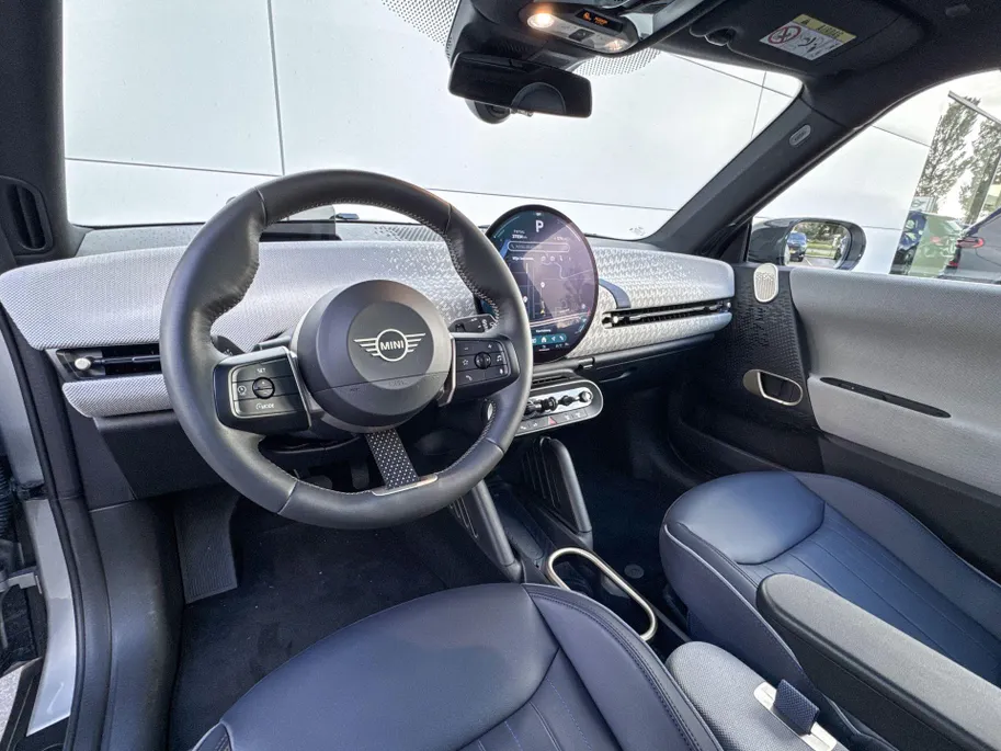 MINI Cooper 3-deurs Electric Cooper E Favoured L 40.7 kWh
