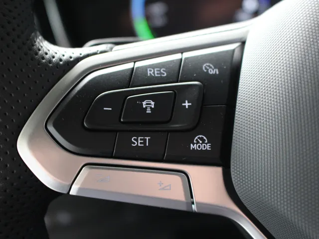 Volkswagen Touareg 3.0 TSi R 4-Motion 462 PK | Panoramadak | Head-Up display | Climate Seats | Keyless | Dynaudio |  Matrix Led