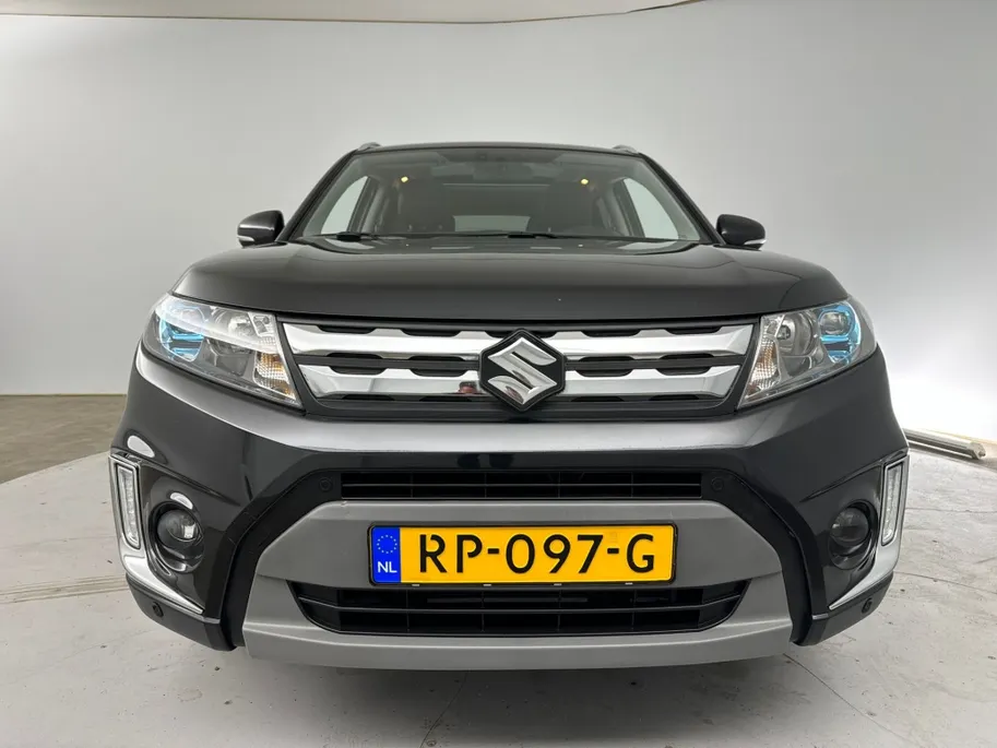 Suzuki Vitara 1.6 High Executive | Panoramadak | Adaptieve Cruise Control | Trekhaak