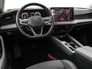 Volkswagen Passat Variant 1.5 eTSI 150pk DSG Elegance Business · Camera · Wegklapbare Trekhaak · Apple/Android Car Play · Dodehoeksensoren · P-Sensoren · 17'' Inch · Garantie t/m 18-06-2028 of 100.000