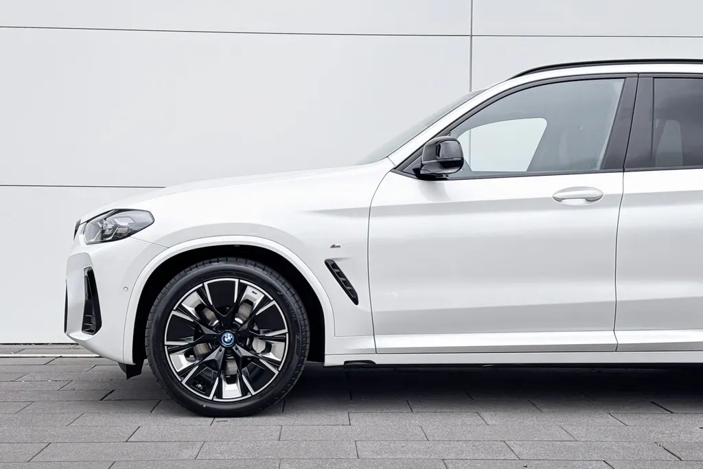 BMW iX3 Executive 80 kWh