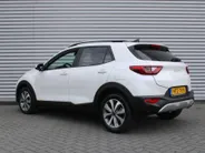 Kia Stonic 1.0 T-GDi MHEV DynamicPlusLine | Stuur-/stoelverwarming | Camera | Cruise adapt. | Clima | LED | Navi | 16' LM | Keyless |