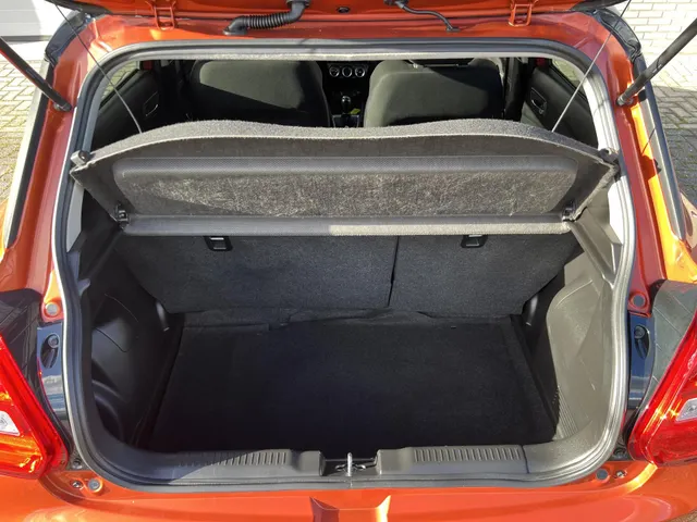 Suzuki Swift 1.2 Style Smart Hybrid | Apple Carplay & Android Auto | 16' Lichtmetalen Velgen | Climate Control | Navi