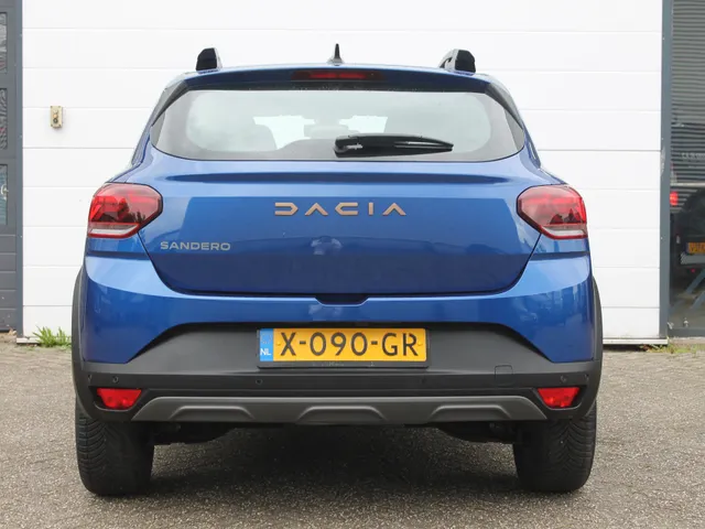 Dacia Sandero Stepway 1.0 TCe 100 PK ECO-G Extreme | Glazen schuifkanteldak | 4 seizoensbanden | Stoelverwarming voor | Pack assist | nog 2 jaar * fabrieksgarantie |