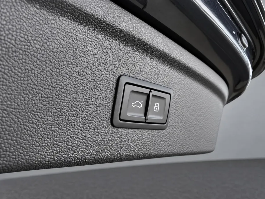 Audi A3 Sportback 40 TFSIe 150kW/204PK S Line · Panoramadak · Apple/Android Car Play · Stoelverwarming