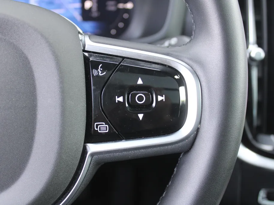 Volvo V60 2.0 T6 Plug-in hybrid AWD Plus Dark | Nappaleder | Trekhaak | HK audio | Schuifdak | Stuur-/stoelverwarming | Adap. Cruise | Dodehoek detectie | Geheugenstoelen | 360 Camera |