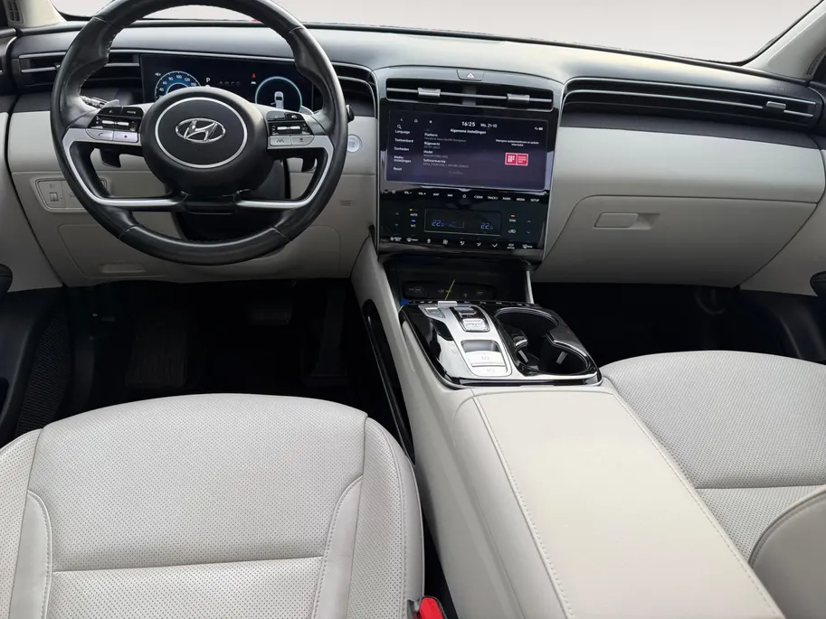 Hyundai Tucson 1.6 T-GDI PHEV Premium Sky 4WD | Zeer compleet | Open dak | Unieke bekleding | Trekhaak | 360 graden camera | Stoel koeling & verwarming |