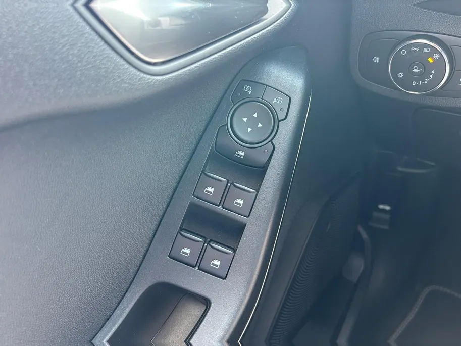 Ford Fiesta 1.0 EcoBoost Hybrid Titanium | Apple Carplay/Android Auto | Winter pack |  keyless entry |keyless start | Cruise control |
