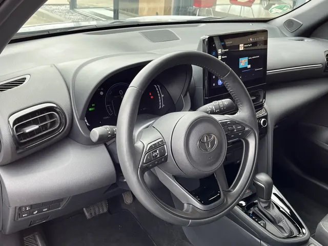 Toyota Yaris Cross 1.5 Hybrid 130 Dynamic | Stuur en Stoelverwarming | All Seasons