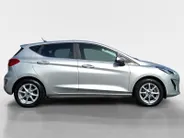 Ford Fiesta 1.0 EcoBoost Titanium | NL-Auto | 1e Eigenaar | Adaptieve Cruise Control | Camera | Dode hoek identificatie | Parkeersensoren voor en achter | Apple Carplay / Android Auto | Climate Control | Lichtmetalen velgen