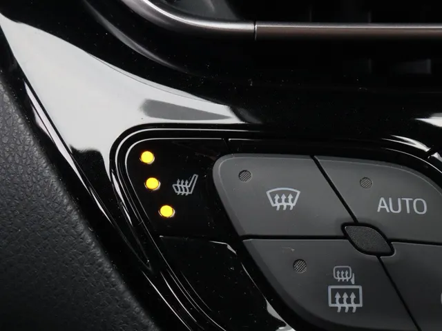 Toyota C-HR 1.8 Hybrid Style Trekhaak | All Seasonbanden | Stuur en stoelverwarming