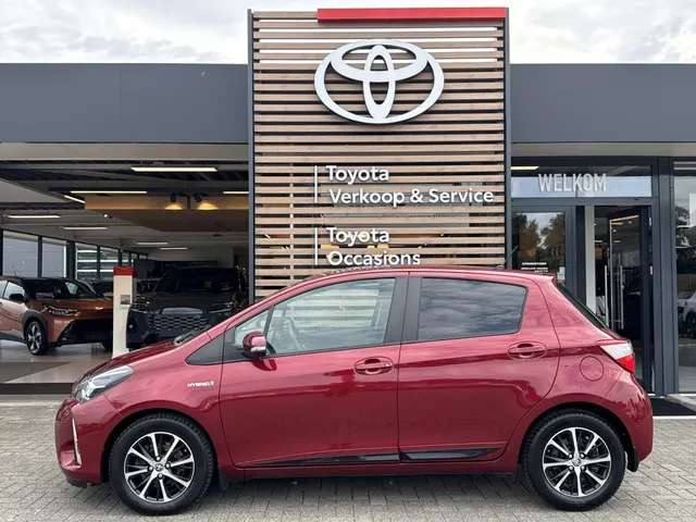 Toyota Yaris 1.5 Hybrid Dynamic | All Seasons | Stoelverwarming