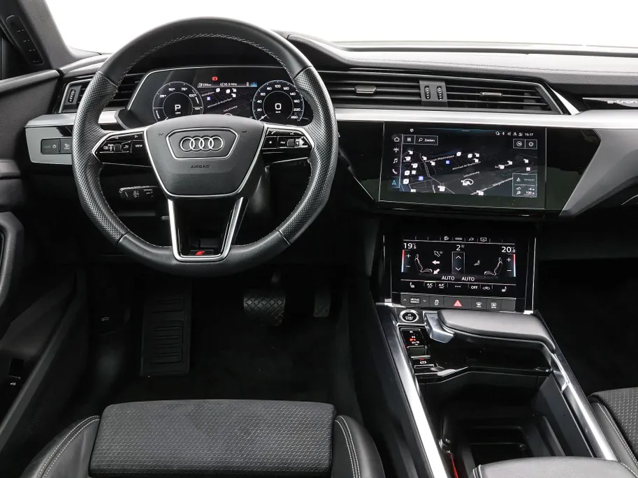 Audi e-tron 55 408pk Quattro S edition 95 kWh · SOH 97% · Panoramadak · Camera · Luchtvering · Elek. Achterklep · 20'' Inch ·