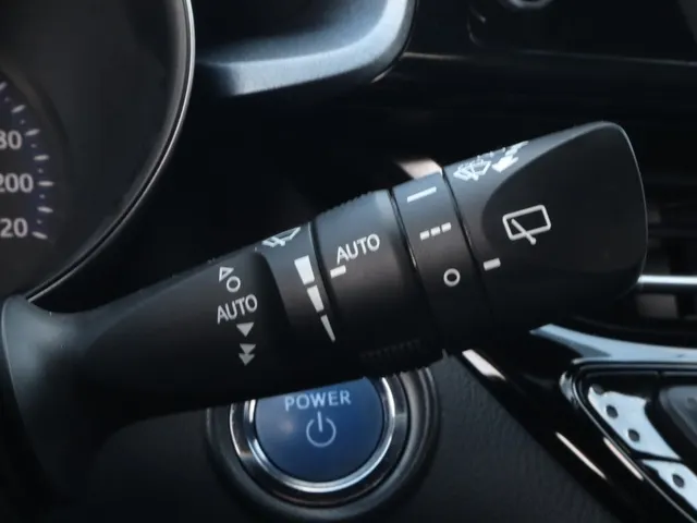 Toyota C-HR 1.8 Hybrid Style Bi-tone | Stuur en stoelverwarming | Blindspot | Trekhaak