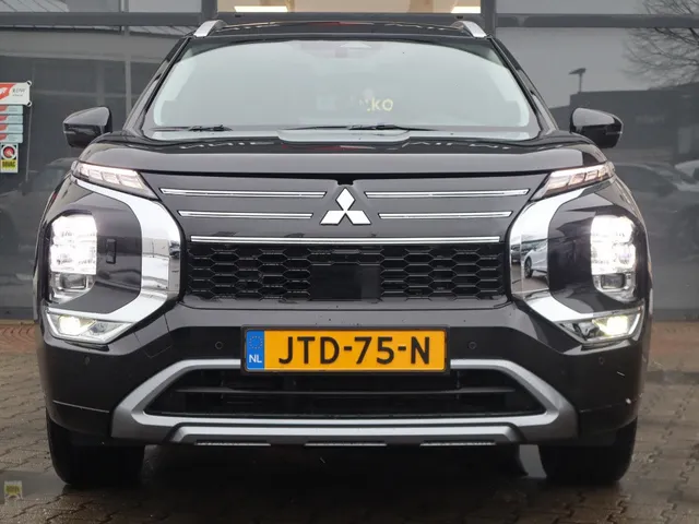 Mitsubishi Outlander 2.4 PHEV Instyle Trekhaak | Panodak | Adaptive Cruise | All Seas